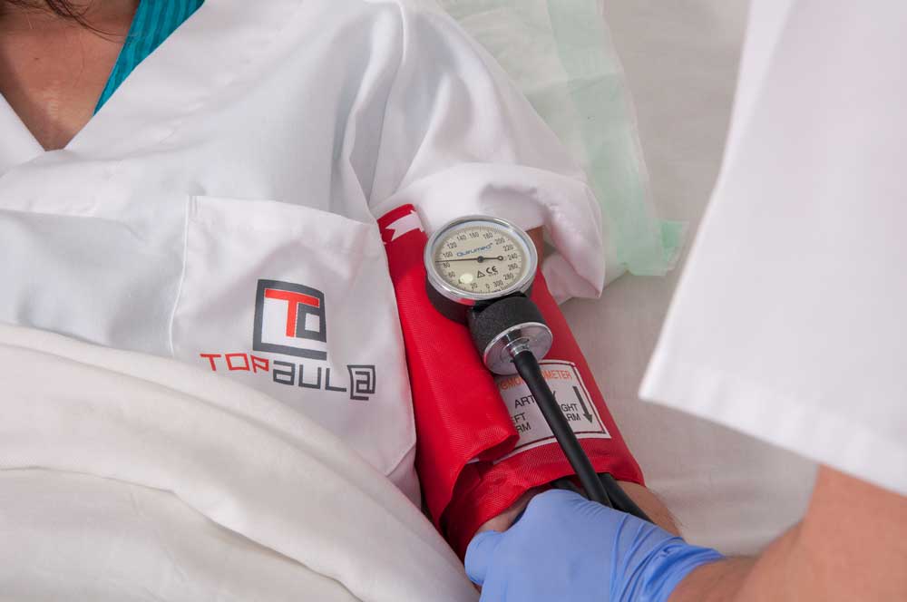 Auxiliar de Enfermería: Todo lo que debes saber sobre esta profesión esencial en el sector sanitario